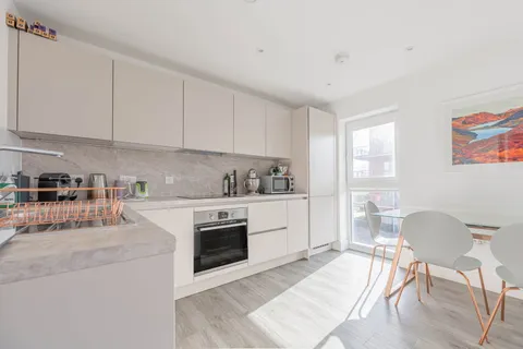 Apartment in Southampton, Queensland, Newtown - View 5