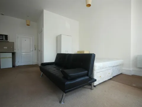 Apartment in Glasgow, Hillhead - View 5