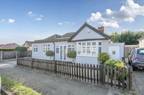 Mavis Avenue, Stoneleigh, Epsom, Surrey KT19