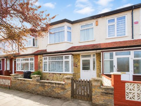 Parkstone Avenue, London N18