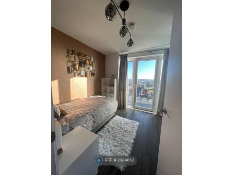 Grosvenor Court Adenmore Road, London SE6, Room to rent