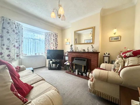 House in Wolverhampton, Ettingshall Park - View 5