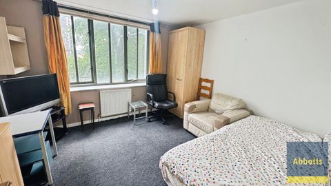 Apartment in Ipswich, Stoke - View 2