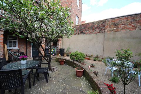 Calmswell Court, York YO1