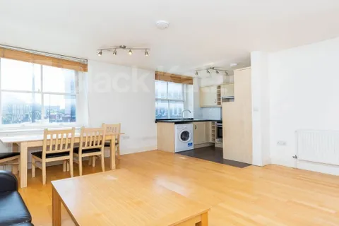 Apartment in London, Chalk Farm - View 5