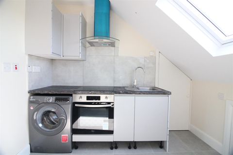 Kingsley Road, Hounslow TW3, Studio to rent