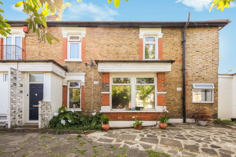 Lytton Road, Upper Leytonstone E11