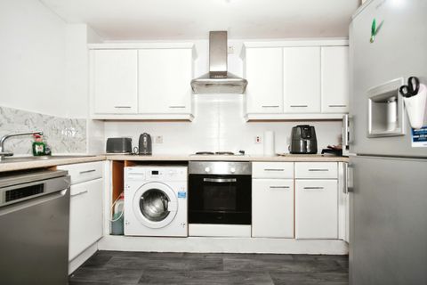 Langsett Road, Sheffield, South Yorkshire S6 - More