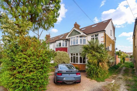 Fairford Gardens, Worcester Park KT4