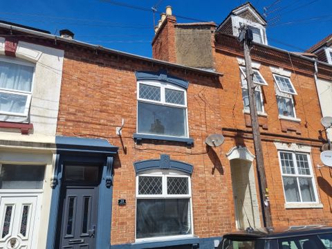 House in Northampton, West Northamptonshire - View 2