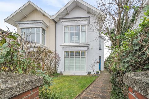 Eaton Crescent, Uplands, Swansea SA1
