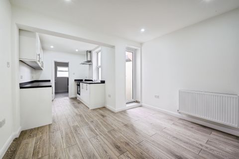 House in Portsmouth - More