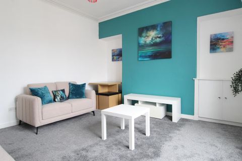 Urquhart Street, Top Floor AB24