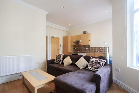 Connaught Road, Roath CF24