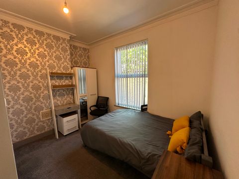 Room 1, Stepping Lane DE1, Room to rent