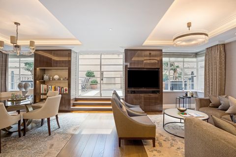 Halkin Place, Belgravia, London SW1X