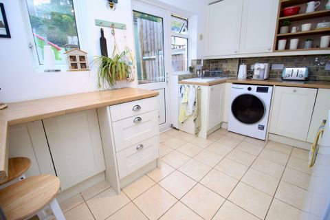Orchards Way, West End SO30 - More