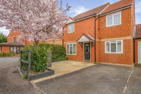 Parsley Close, Walnut Tree, Milton Keynes MK7, Milton Keynes MK7