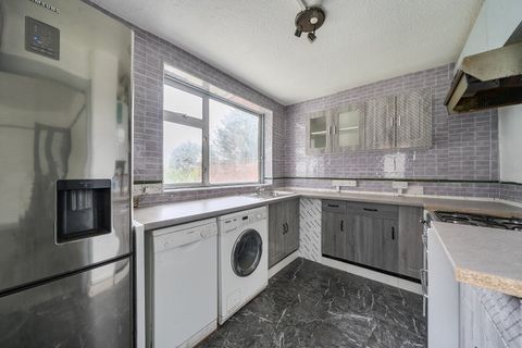 House in London Borough of Lewisham, Chinbrook - More