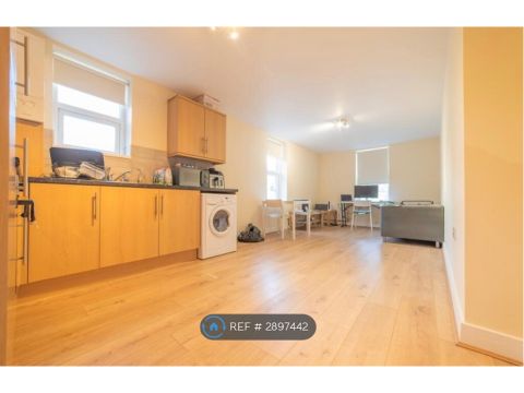 Apartment in Cardiff CF24, Roath - View 2