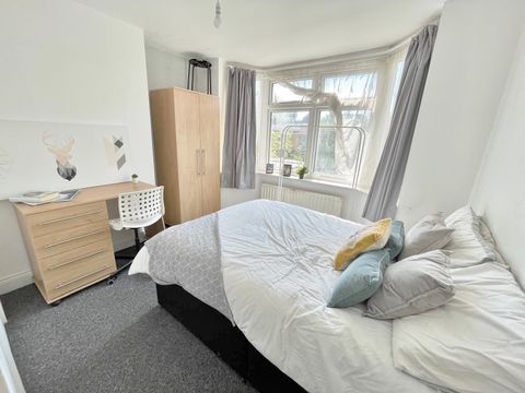 Burgess Road, Southampton SO16, Room to rent