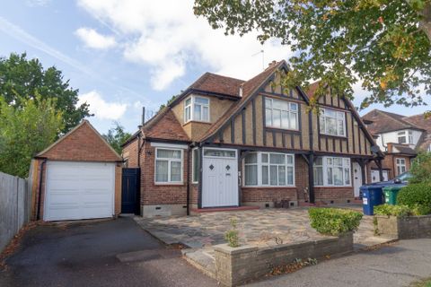 Hillersdon Avenue, Edgware HA8