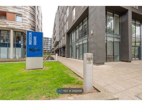 Indescon Square, London E14, Room to rent