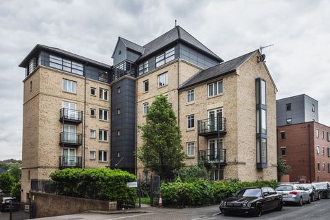 Cross Bedford Street, Sheffield S6, Studio for sale