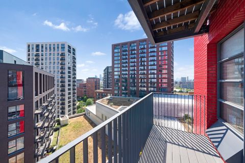 Defoe House, London City Island E14 - More