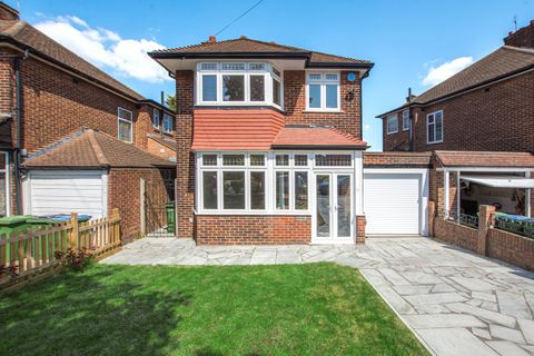 Mereworth Drive, London SE18