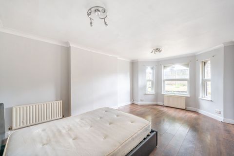 Leamington Park W3, North Acton, London, Studio to rent