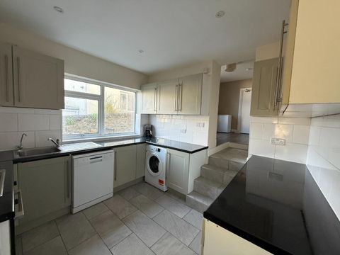 Southern Terrace, Plymouth PL4 – další