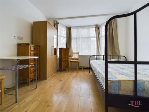 Cotswold Gardens, London NW2, Room to rent