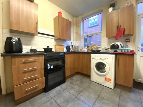 Apartment in Leicester, West End - View 5