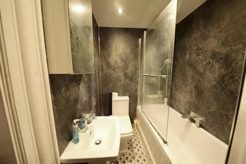 Apartment in Hull, Garrison Side, Old Town - View 5