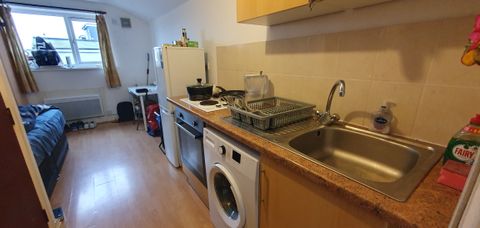 Flat 3, 16, Mundy Place CF24 - View 2