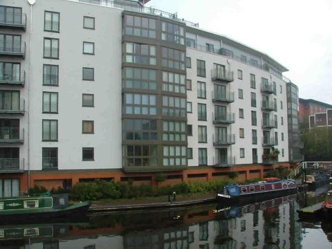 Apartment in Birmingham, Symphony Court, Ladywood - View 2