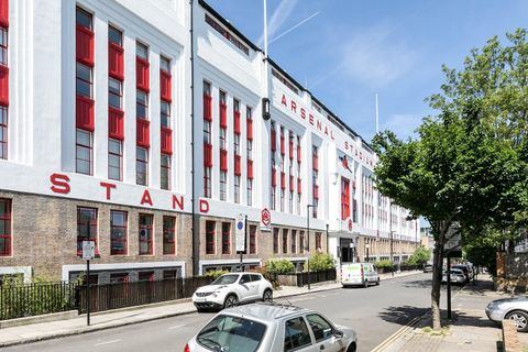 Highbury Stadium Square, London N5