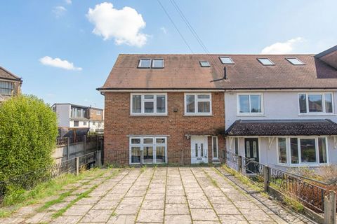 Rushden Gardens, Mill Hill, London NW7 - View 2