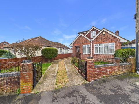 Cleethorpes Road, Sholing SO19