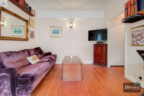 Wavertree Court, London, London SW2