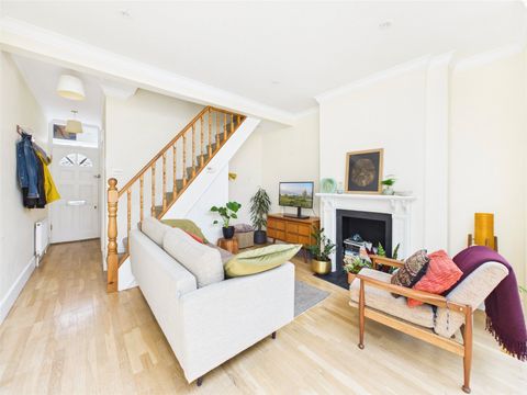 Stanley Gardens Road, Teddington TW11 - View 2