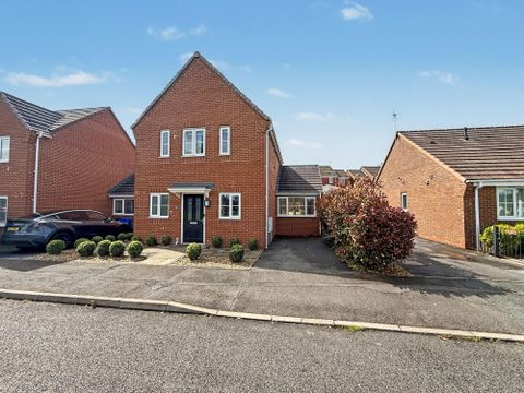 House in Stoke-on-Trent - View 2