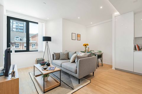 Apartment in Reading - View 2