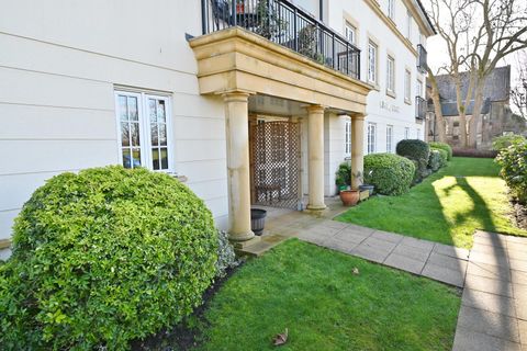 Popes Avenue, Twickenham TW2