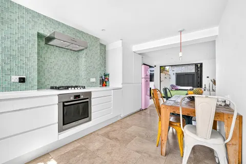 St. Peter's Street, Angel N1 – pohled 5