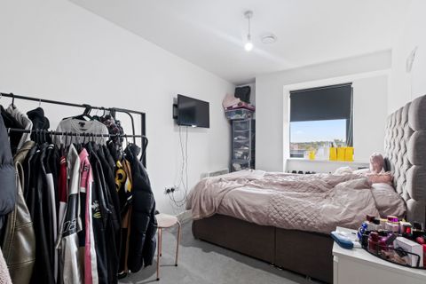 Apartment in Birmingham, Wylde Green, Erdington - View 2