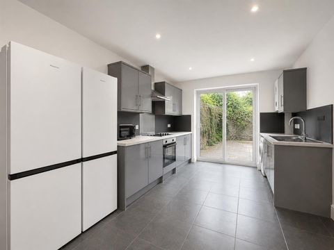 Apartment in Cardiff, Roath - View 2