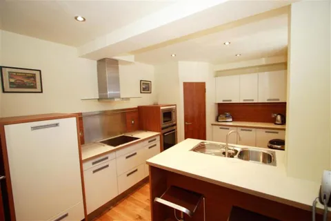 Apartment in Edinburgh, Leith Central - View 5