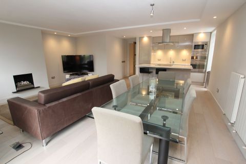 Cavendish Place Cavendish Crescent South, Nottingham. NG7 - More